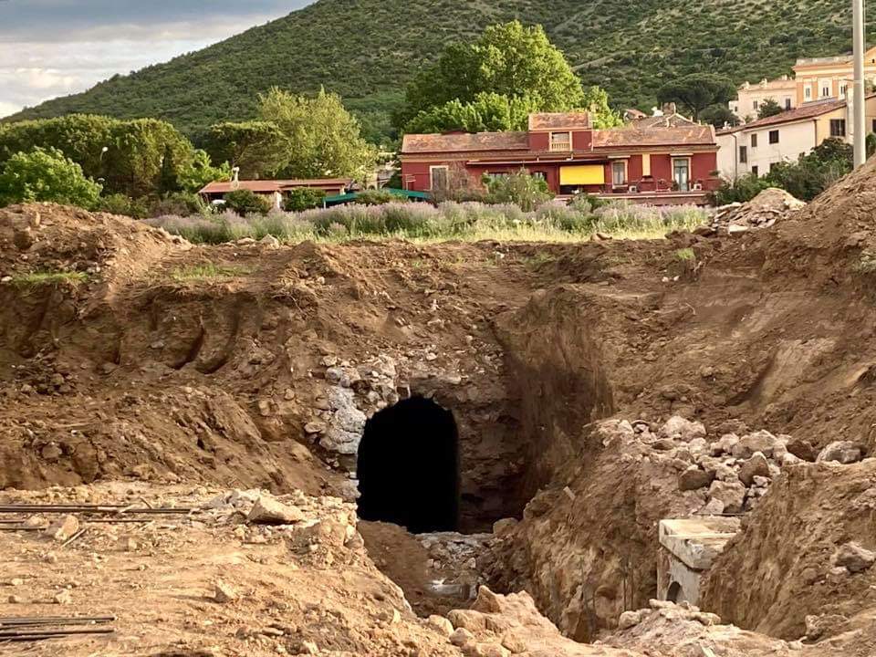 Manufatto rinvenuto durante gli scavi Variante San Leucio