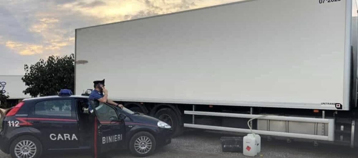 Sorpreso a rubare gasolio da un camion in sosta:arrestato