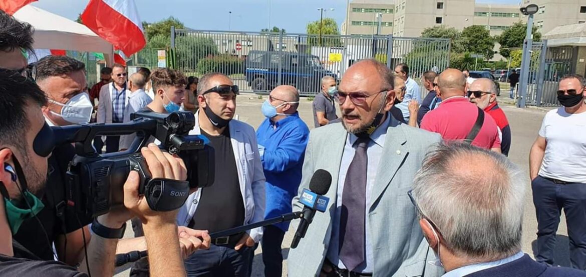 Manifestazione dei sindacati della polizia penitenziaria con l’associazione nazionale guardie particolari giurate contro i gravi fatti di Santa Maria Capua Vetere