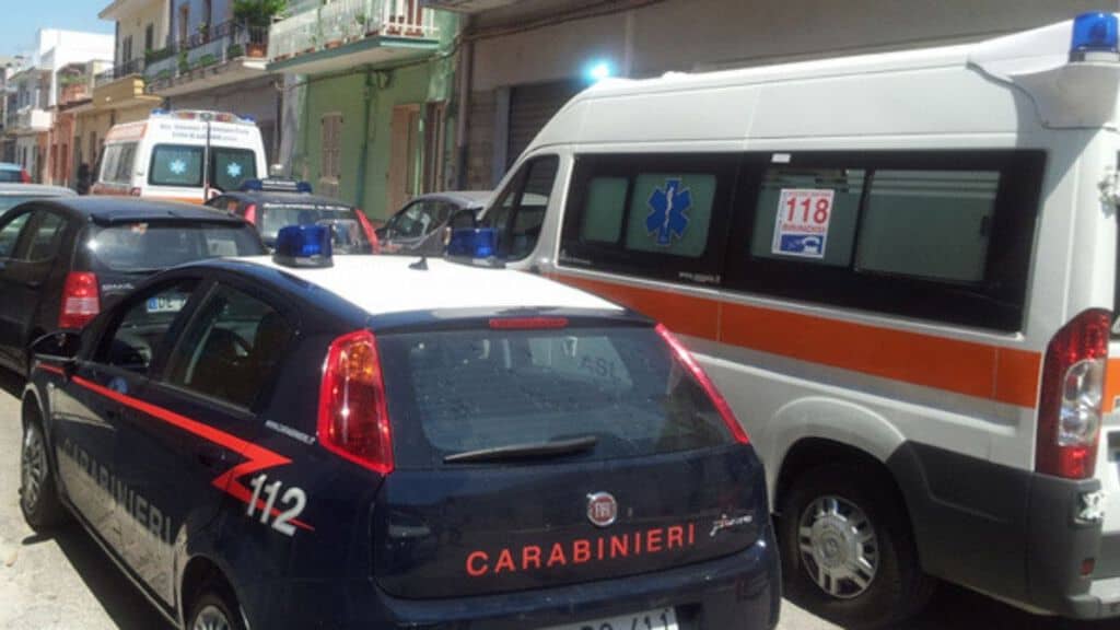 Donna ingurgita farmaci e si chiude nell’auto, i carabinieri evitano la tragedia