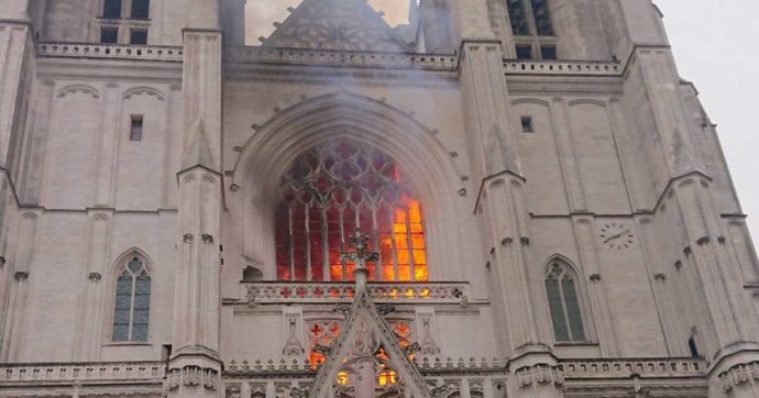 Bruciata la cattedrale gotica di Nantes