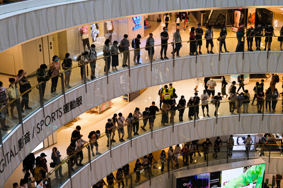 Colpito dal virus un negozio del Centro commerciale