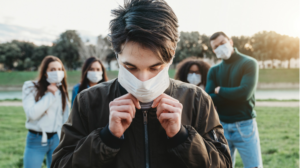 La mascherina riduce il rischio di contagio del 77% mentre la distanza sociale dell’85%.