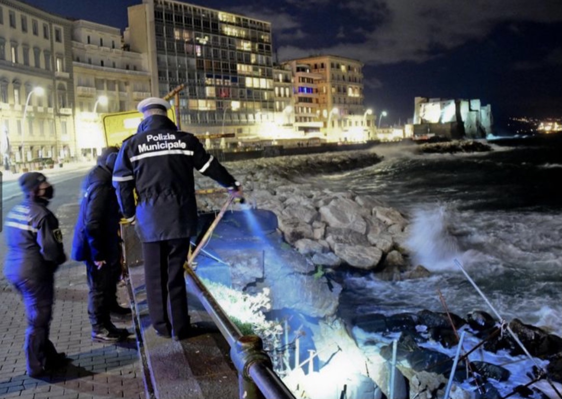 “Crollo del Molo Borbonico, Napoli si mobilita”