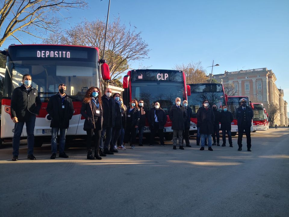 PROSSIME LE ELEZIONI: PRESENTATI I NUOVI AUTOBUS CLP