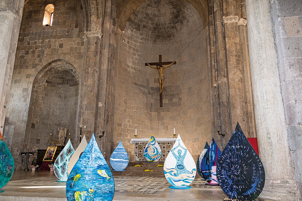 “Gocce d’Acqua”, una nuova tappa dell’installazione artistica per celebrare l’8 marzo.