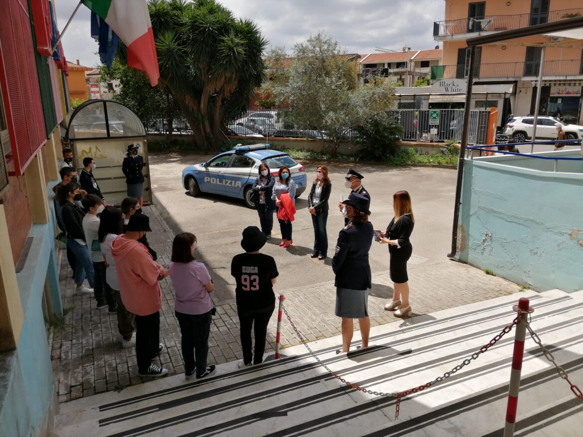 Cyberbullismo, il Liceo Artistico “San Leucio” in prima linea incontra la Polizia di Stato.