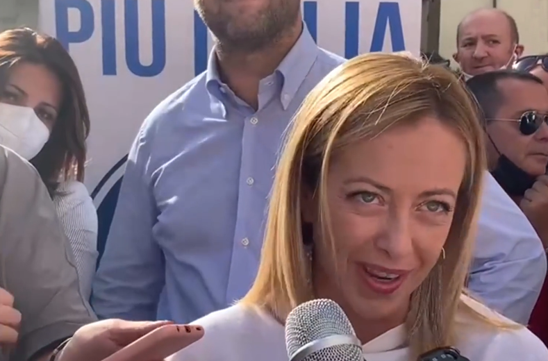Meloni: ”Non c’è una ragione al mondo per votare il sindaco uscente”