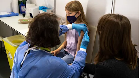 Il vaccino anti Covid non convince i genitori casertani: dosi solo a 1500 bambini