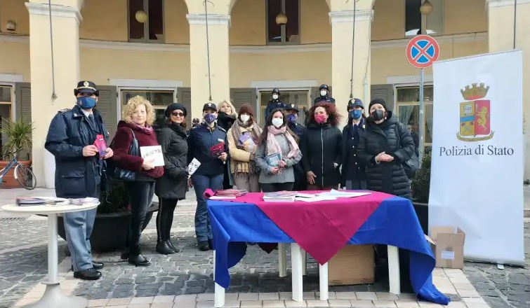 La Questura di Caserta scende in piazza per ogni forma di violenza di genere