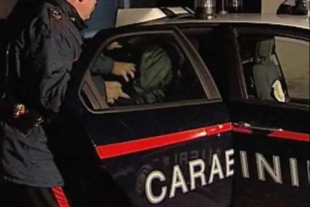 EVADE DAI DOMICILIARI E RUBA GASOLIO A MARCIANISE