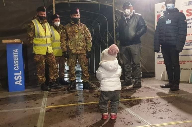 Il primo autobus di profughi, cinquanta donne e bambini ucraini sono al sicuro a Caserta