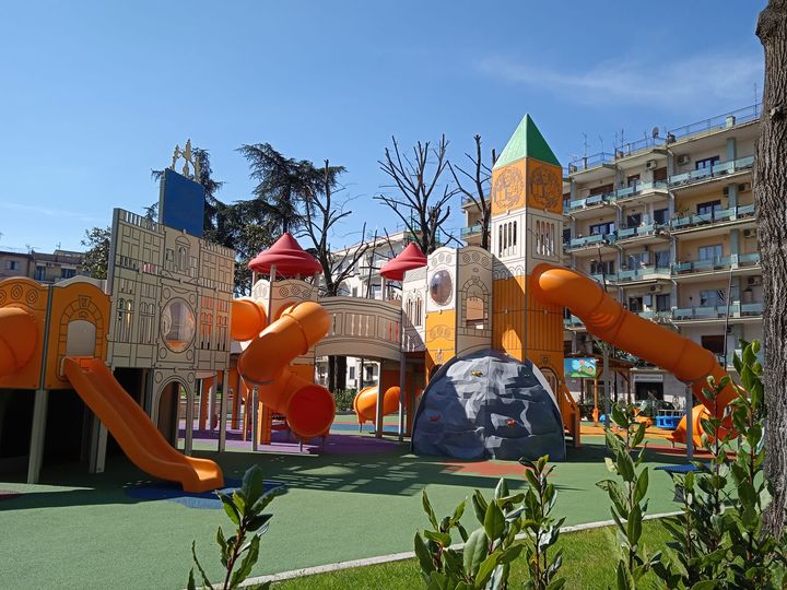 I genitori dei bambini inaugurano senza l’amministrazione Villetta Padre Pio