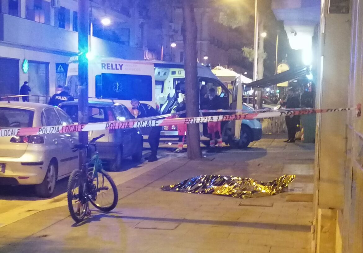 Tragedia a Via Roma – Uomo precipita dal balcone e muore