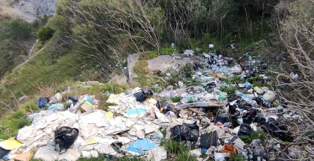 Discarica   INDIVIDUATA nei pressi della variante ANAS