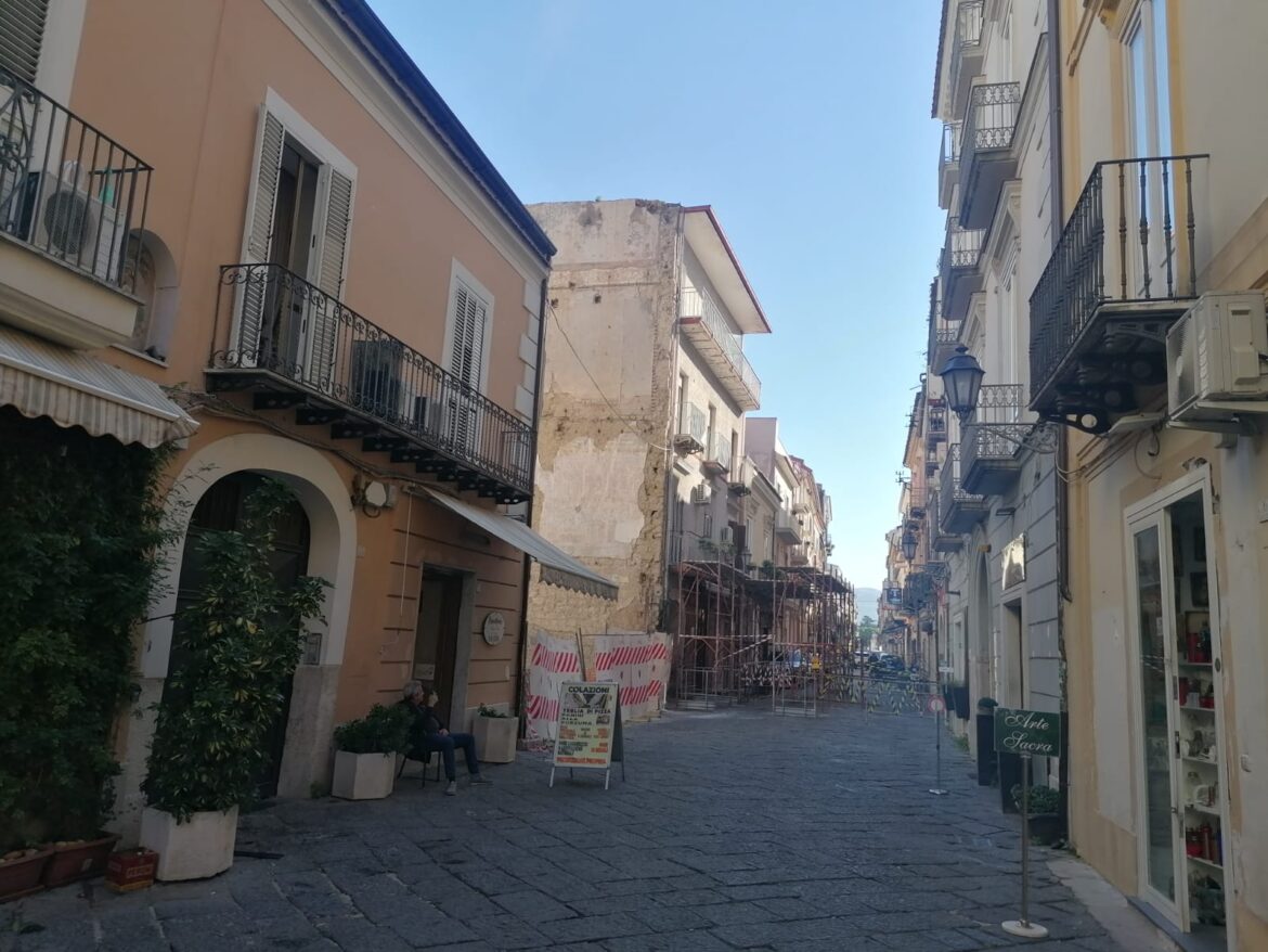Edificio rischio crollo: via S.Carlo interdetta al traffico