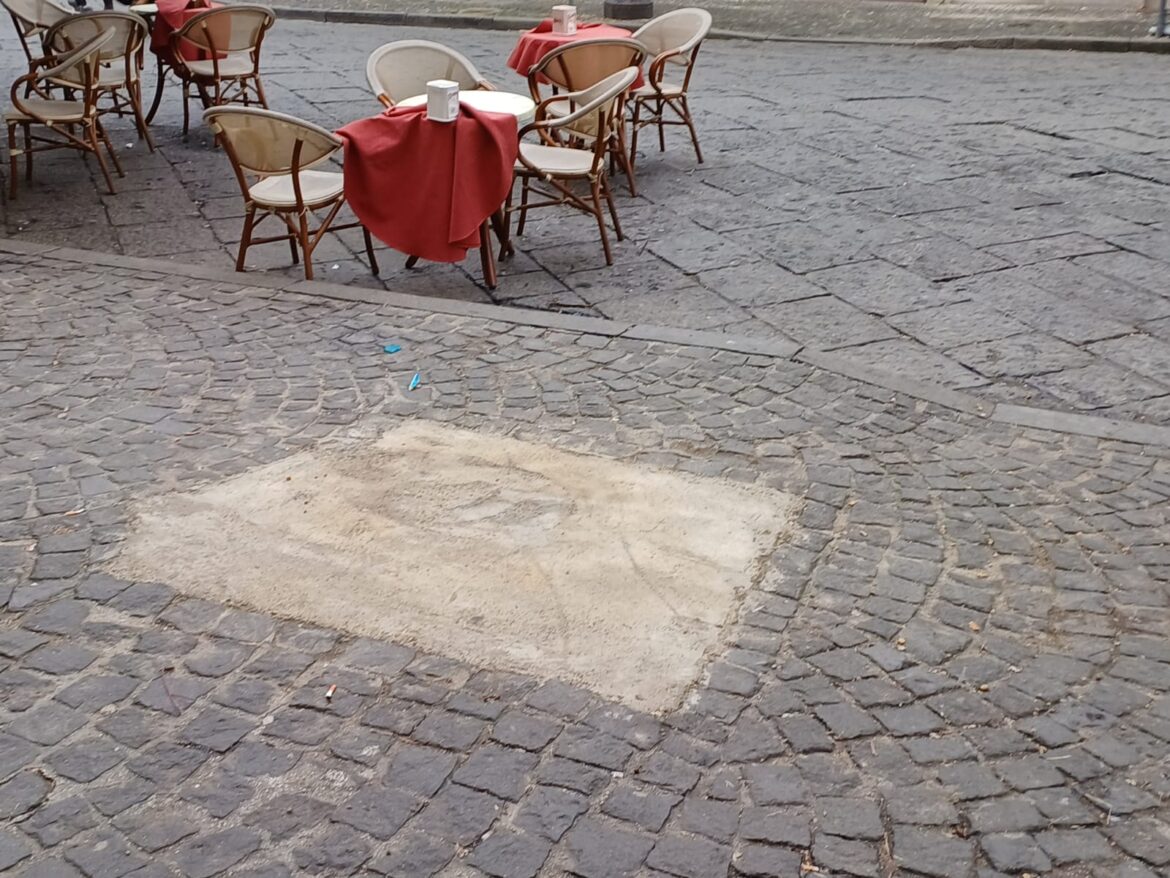 Cemento e asfalto al posto degli alberi caduti