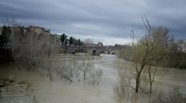 Volturno in piena per maltempo, situazione drammatica