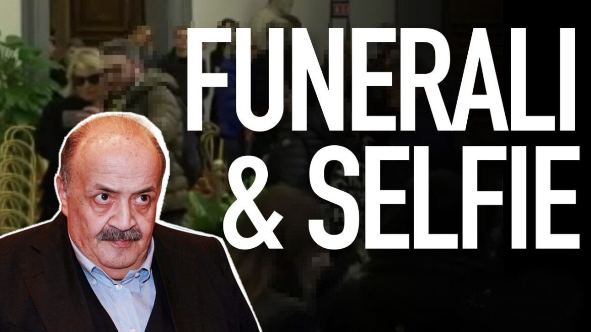 Funerali di Maurizio Costanzo i selfie-trofeo senza educazione e rispetto