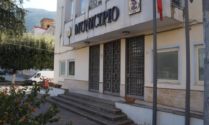 Protestano gli ex percettori del reddito di cittadinanza: occupata commissione consiliare di Maddaloni