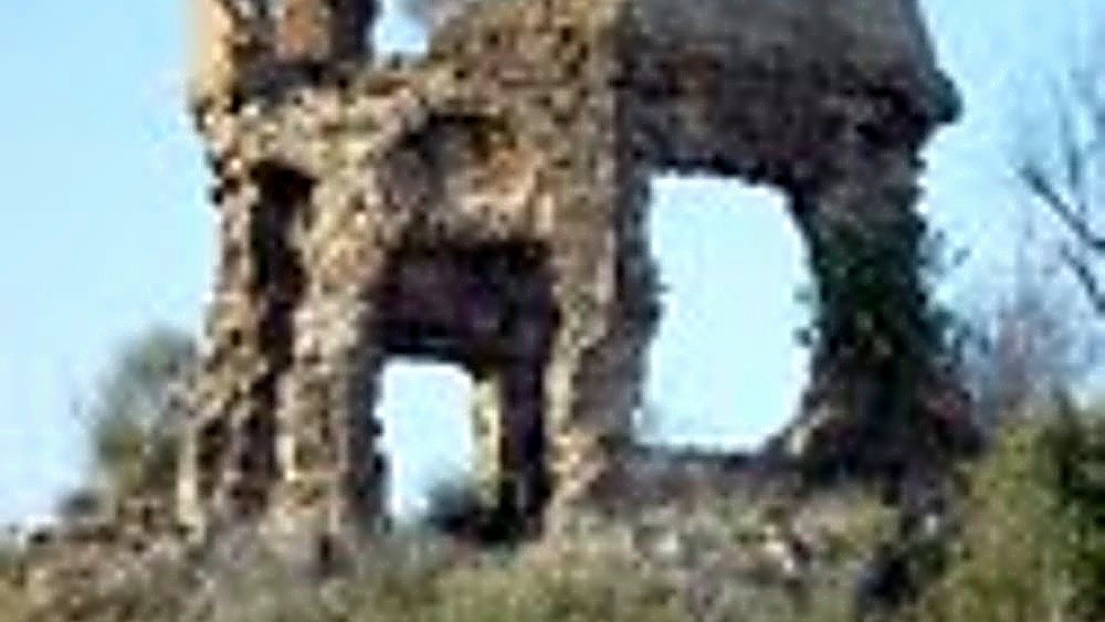 Il Castelluccio che svettava al borgo, meta delle scalate dei ragazzi, non potrà essere recuperato