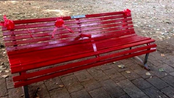 Inaugurazione panchina rossa a Marcianise