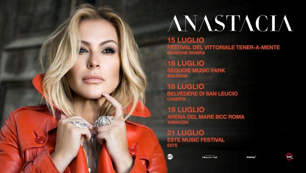 La cantante Anastacia con il suo show al Belvedere