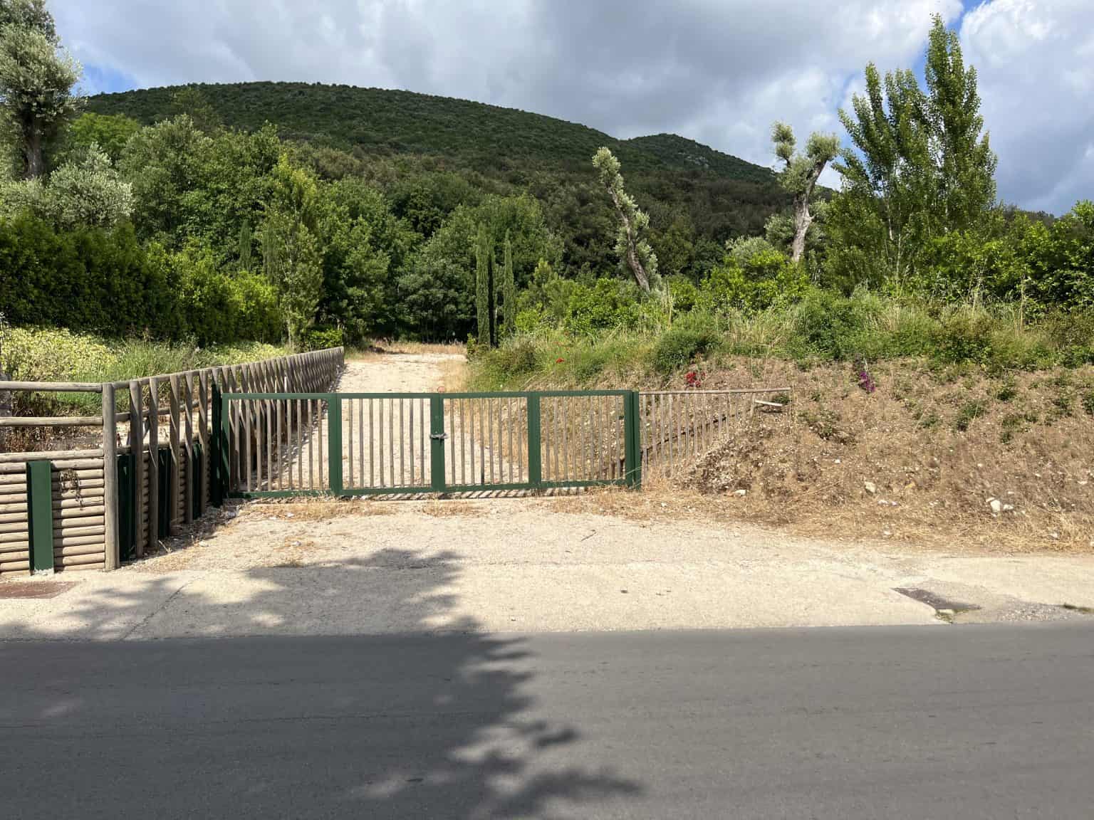 San Leucio: il sogno incompiuto di Ferdinando IV e il muro borbonico abbattuto