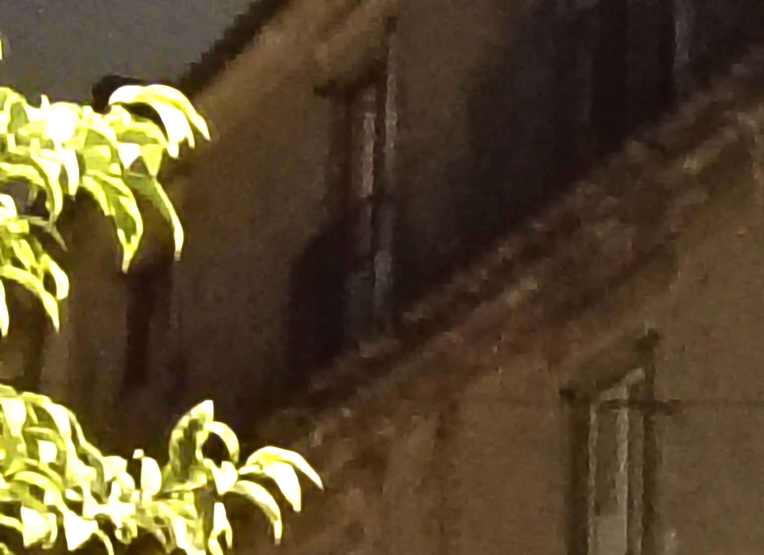 LUCI ACCESE NEL PALAZZO FANTASMA DI VIA ACQUAVIVA