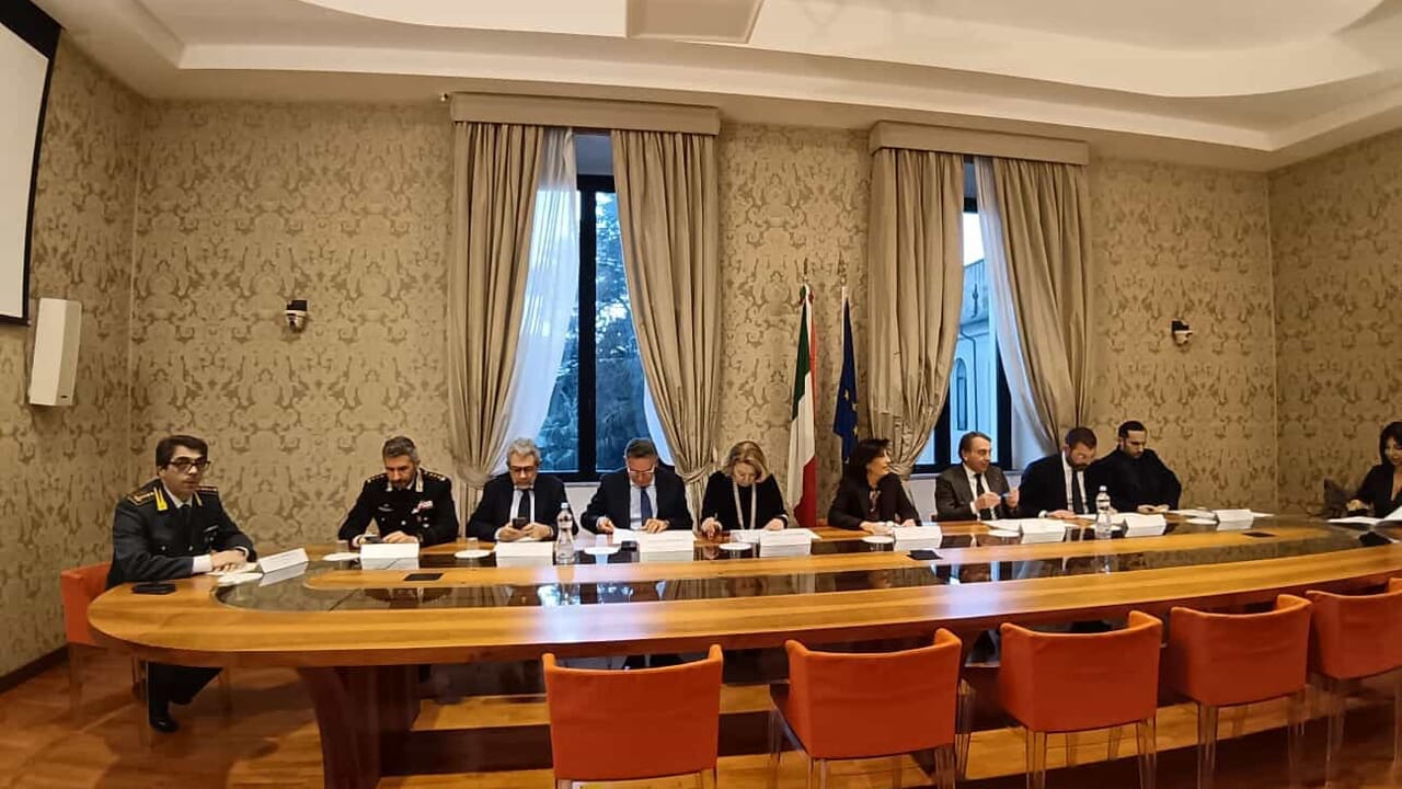 Movida casertana sotto chiave e “dalle 2.00 tutti a nanna”