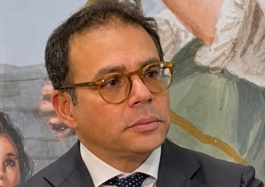 REGGIA DI CASERTA, IL GRANDE SPETTACOLO È SERVITO: ALGHE, LECCI E AMBULANTI ABUSIV